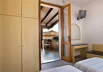 Ξενοδοχείο Garni 3*