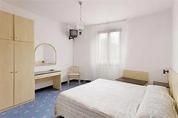 Ξενοδοχείο Garni 3*